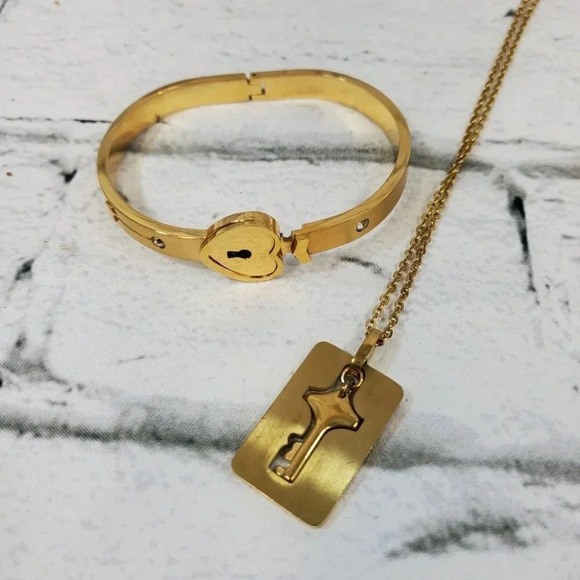 Golden Lock and Key Bracelet and Necklace Couples Jewelry - Picture 4 of 10